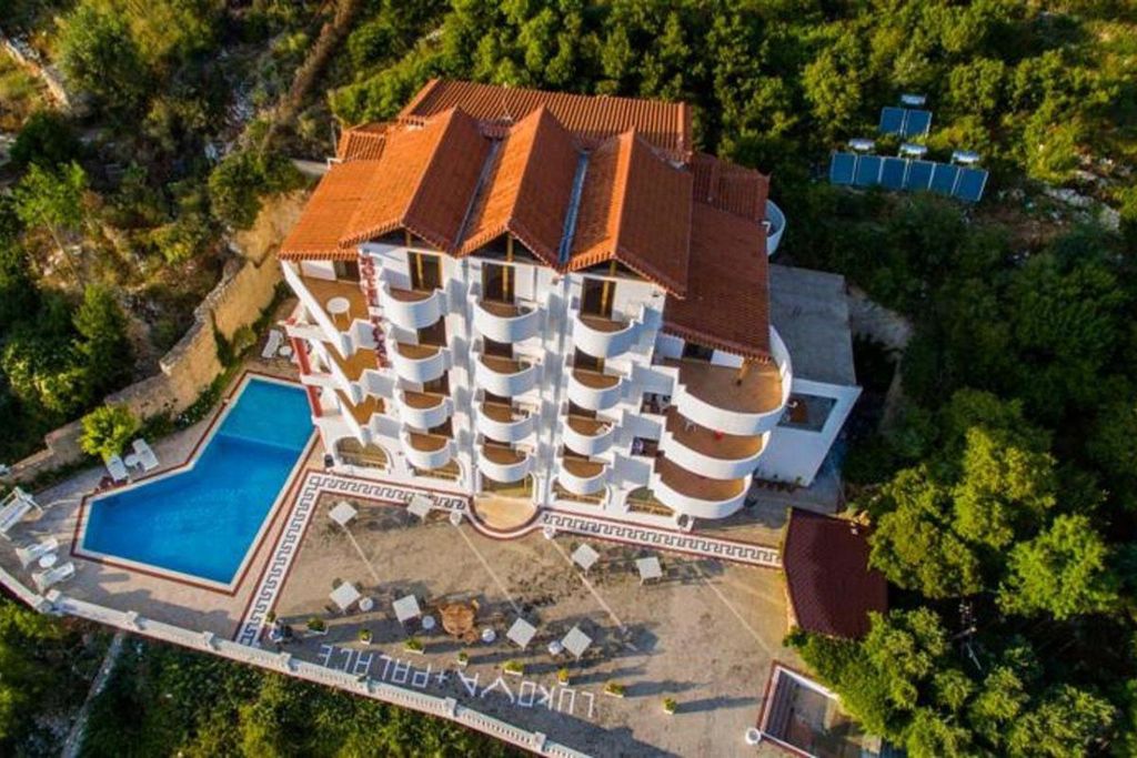 Lukova Palace