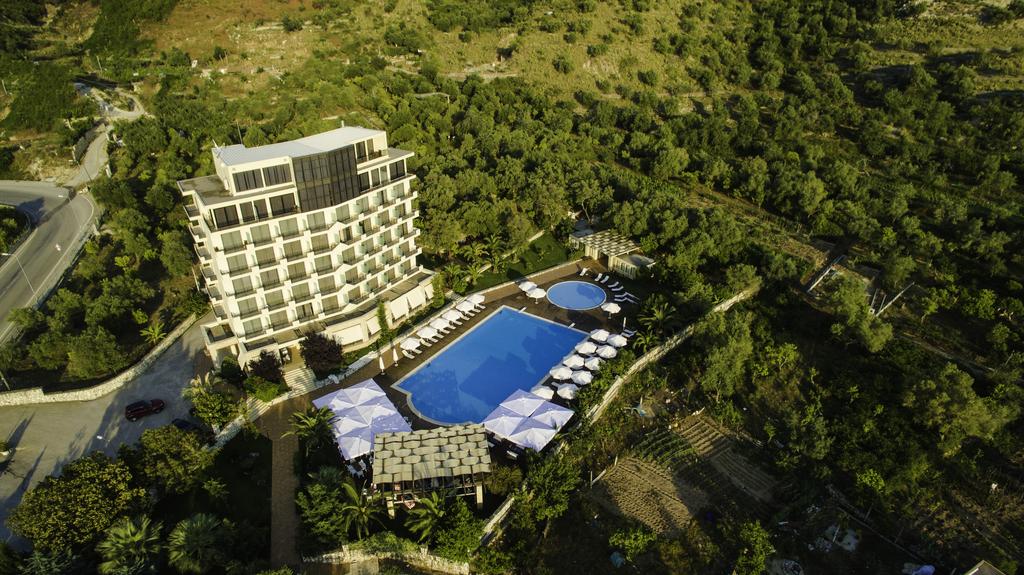 Hotel Rrapos
