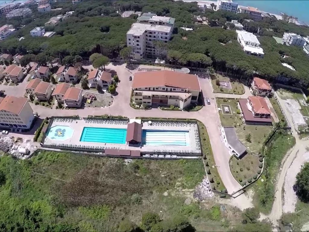 Kolaveri Resort